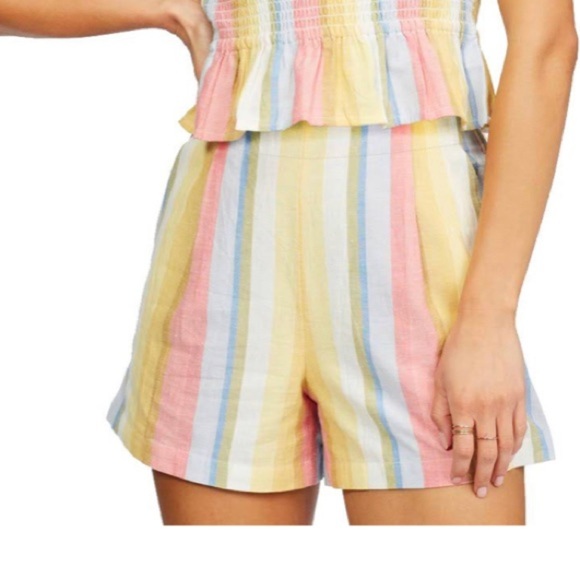 BillaBong|| Walk it off Linen high waisted shorts with stripes and pockets. - Picture 2 of 8